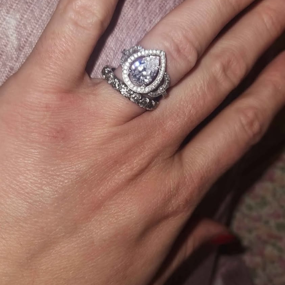 Elegant Silver Teardrop Ring